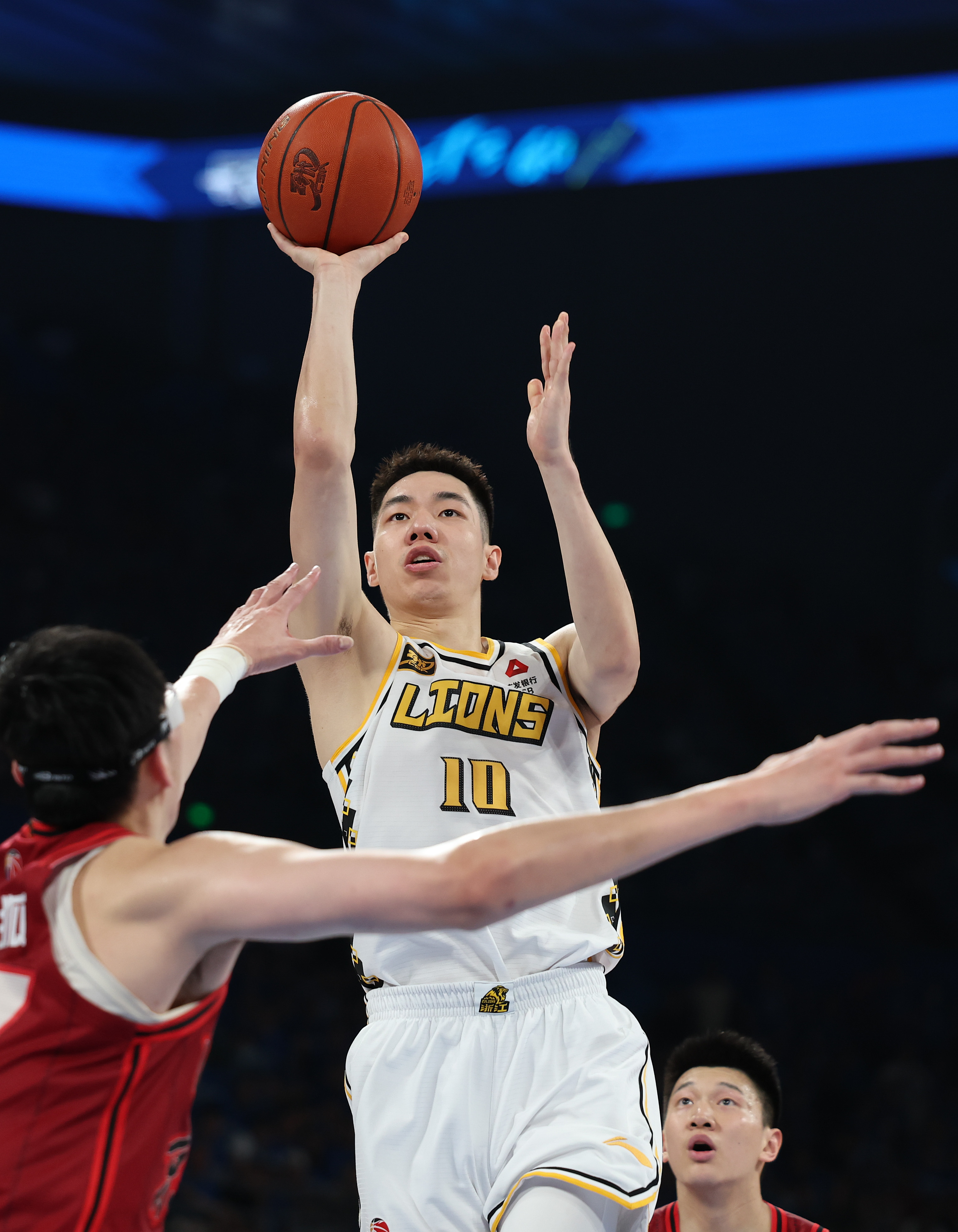 里程碑夜！浙江队刷新队史纪录，CBA常规赛窗口期刷纪录，信心回归，年轻球员得到机会的简单介绍